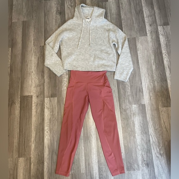 Old Navy Pants - Old navy active leggings